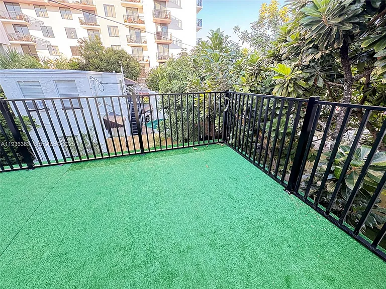 1901 SW 9th St #3 — Photo 28