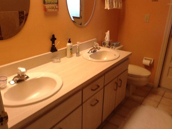 5th image of 204 Waterbury Ln