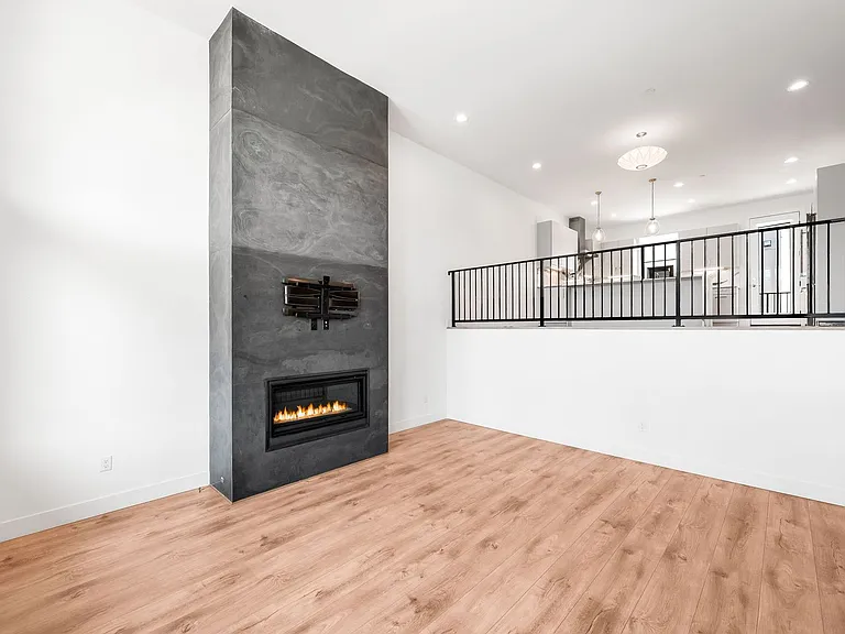 4263 E 8th Ave — Photo 11