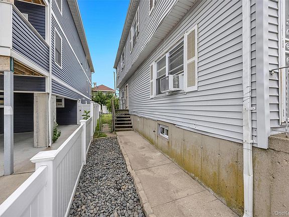 3rd image of 20 E Pine Street