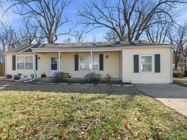 215 Martha Ave, Mulvane, KS 67110