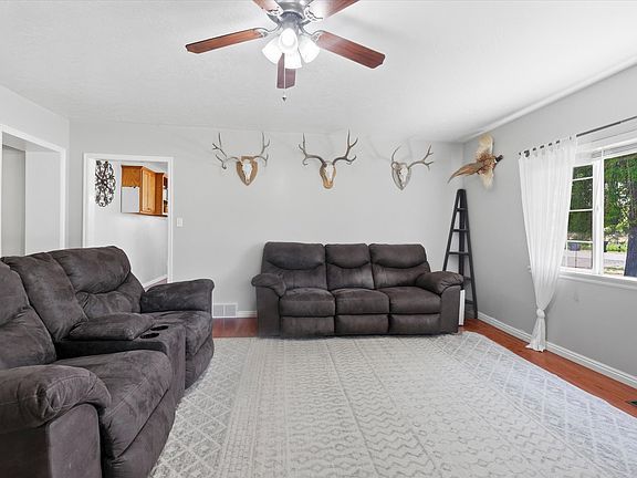 5th image of 308 N Center St