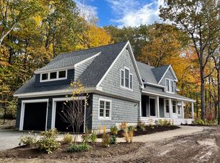 198 Mountain Rd, Falmouth, ME 04105