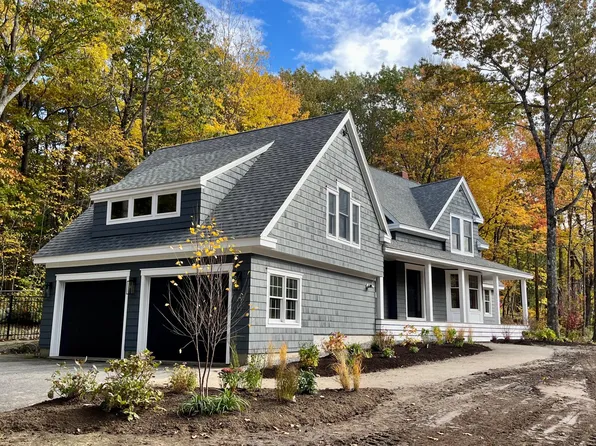 198 Mountain Rd, Falmouth, ME 04105