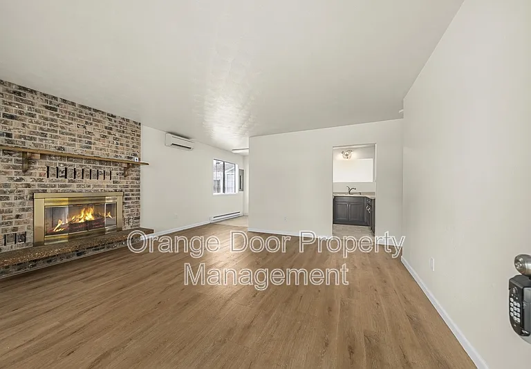 834 S 72nd St — Photo 4