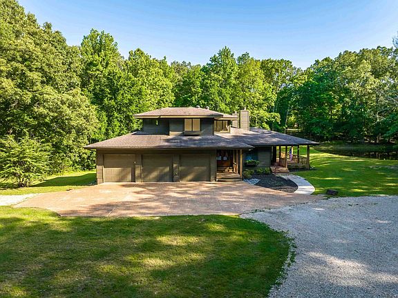 3rd image of 925 Bell Meade Dr
