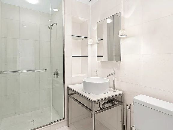 4th image of 15 Broad St APT 1208