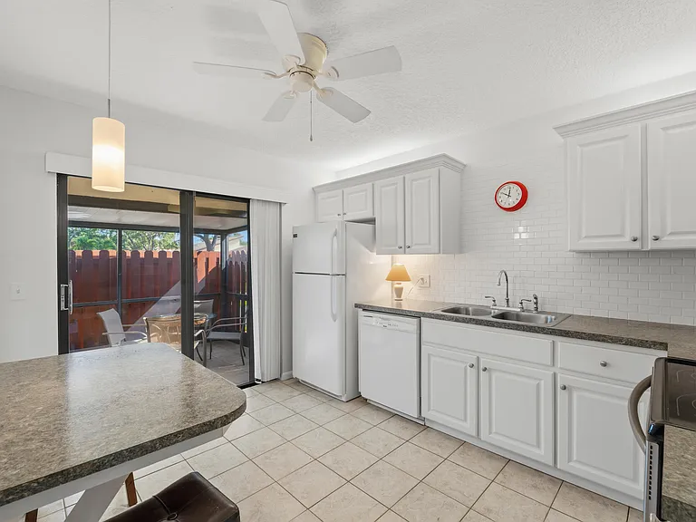 7916 SE Villa Cir — Photo 12