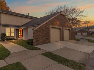31634 Green Meadow Ln, Warren, MI