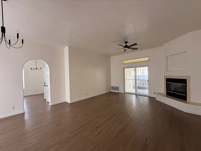 8735 Palomar Ave NE — Photo 8