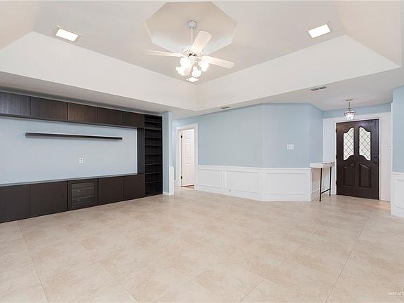 3rd image of 409 Kiwi St