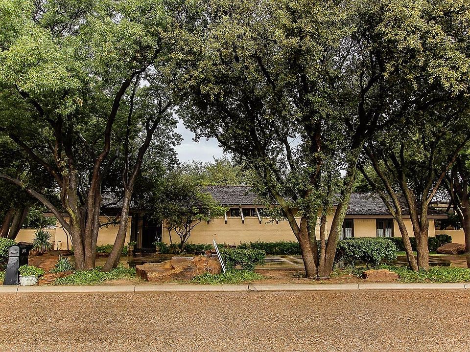 1st image of 309 Sandalwood Ln