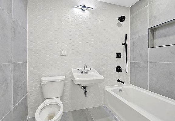 4th image of 1211 Putnam Ave #1F