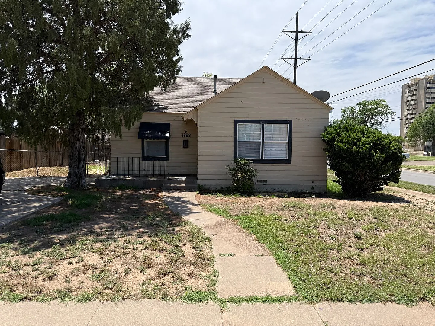 2 Bed 1 Bath Home — Photo 1