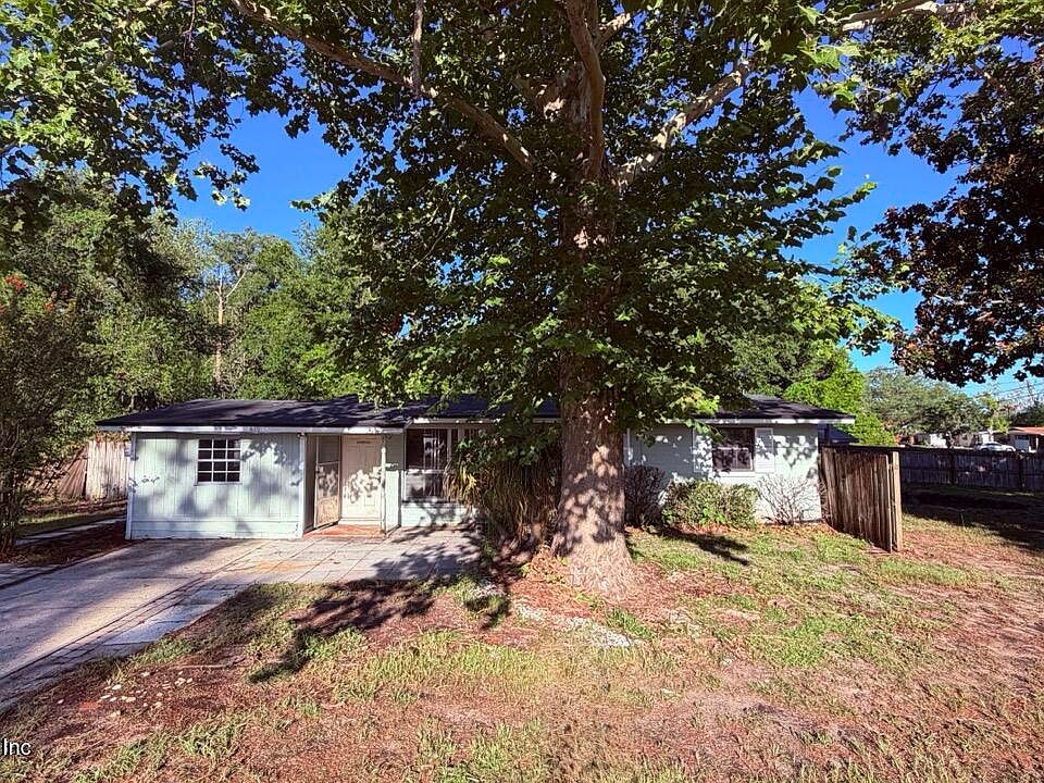1st image of 405 W CLERMONT Drive