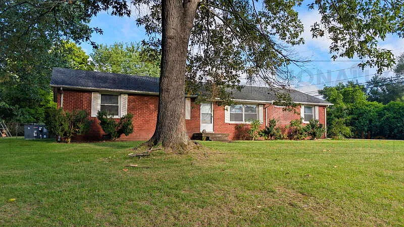 4 bed, 2.5 bath, 1600 sqft, $1,850 — Photo 3