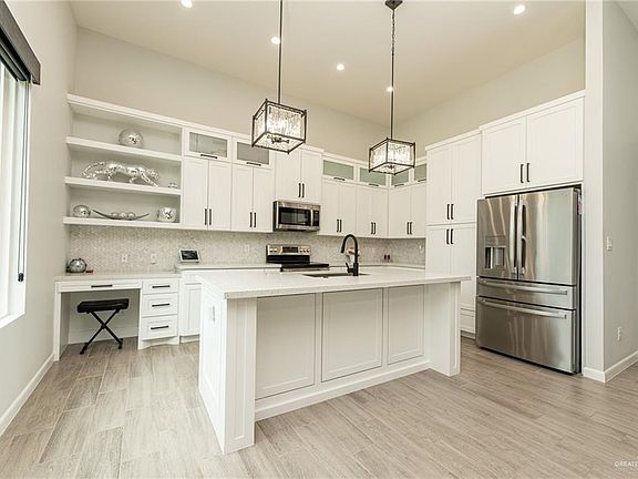 3rd image of 1905 Silverton Cir
