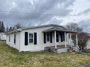 68 Grove Ave, Meadow Bridge, WV 25976