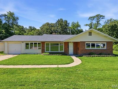 8736 Marvista Dr, Saint Louis, MO, 63114