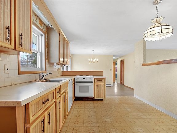 4th image of 12 Dix Rd