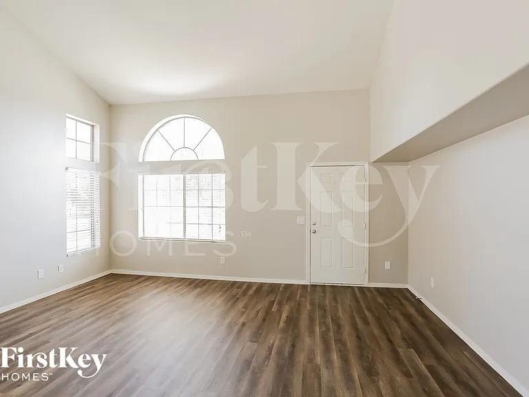7963 W Marlette Ave — Photo 4