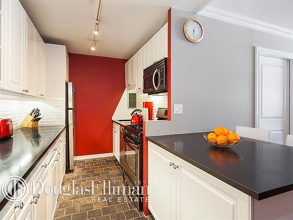 3rd image of 2025 Broadway APT 4B