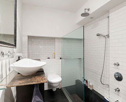 4th image of 215 E 17th St APT 2