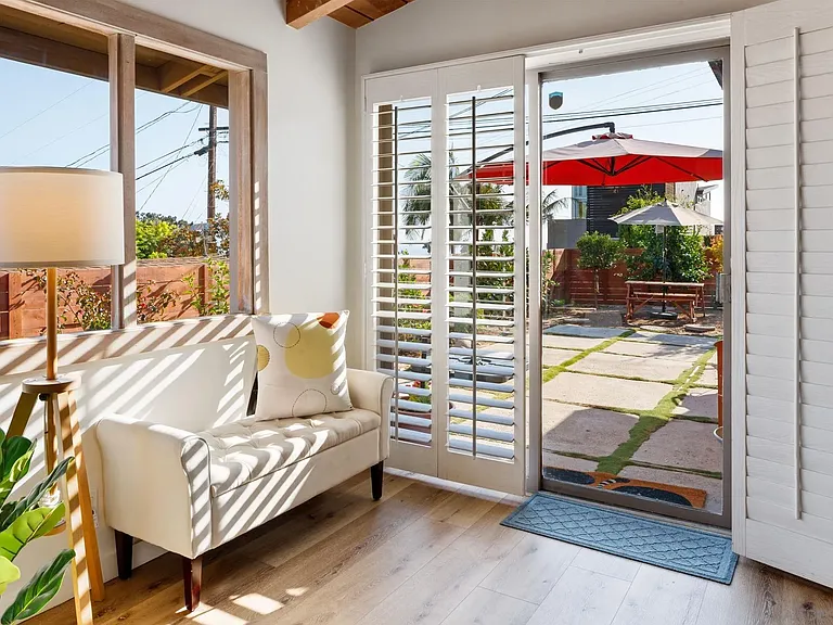 5643 Linda Rosa Ave — Photo 13