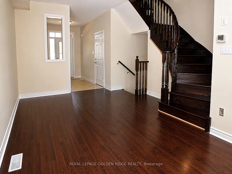 162 Collin Ct — Photo 2