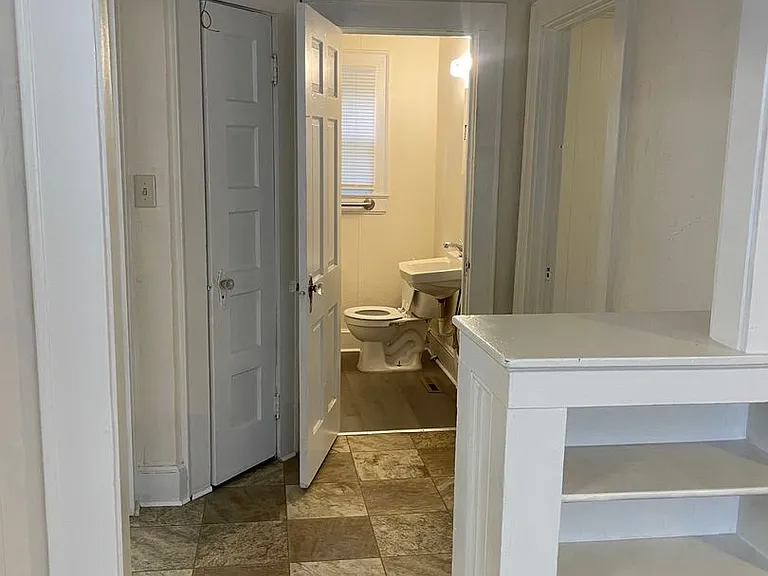 420 N Elm St — Photo 9