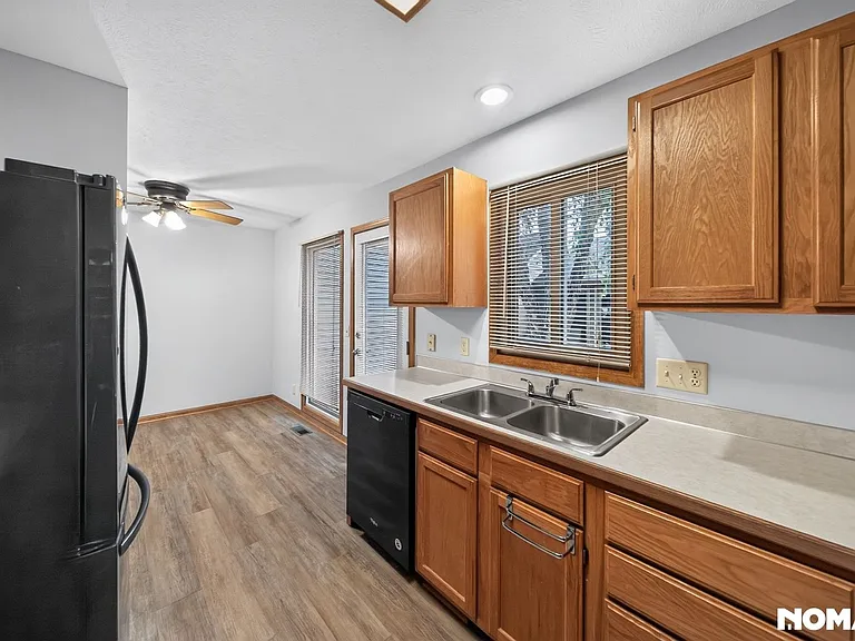 908 Newport Blvd — Photo 4