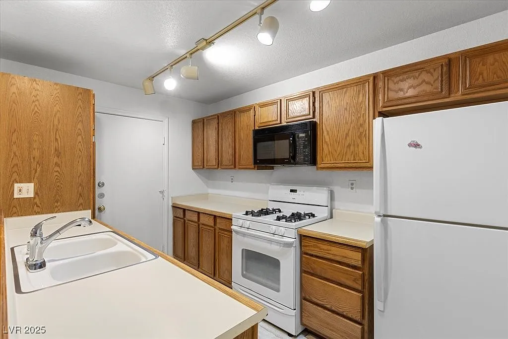 Building Photo - 2623 S Durango Dr #102