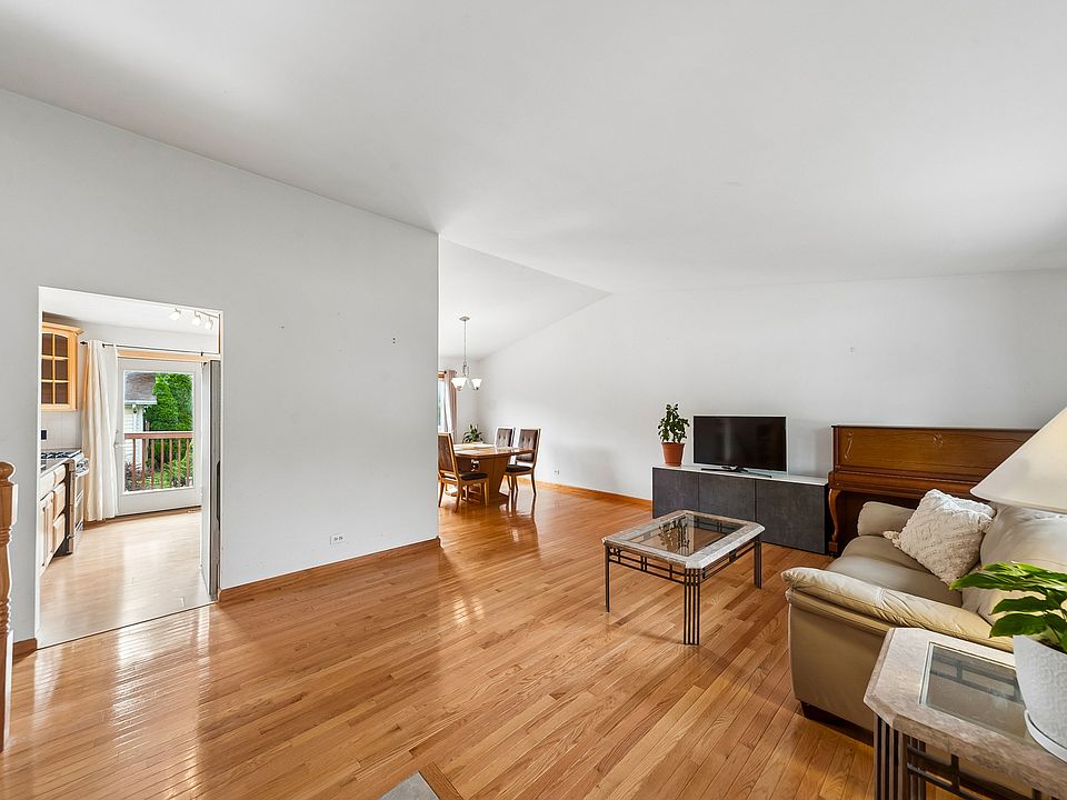4691 Huntington Blvd, Hoffman Estates, IL 60192 | Zillow