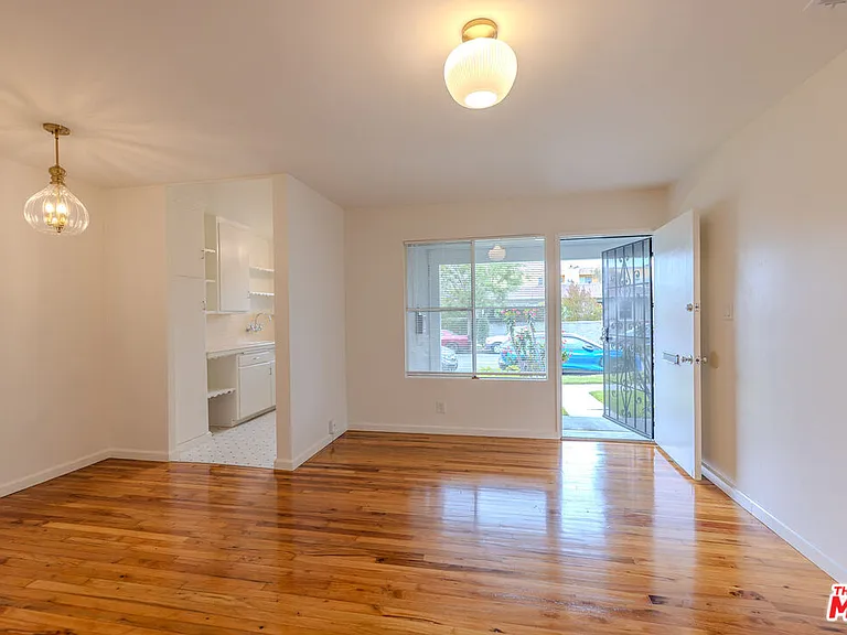 302 N Maple St — Photo 8