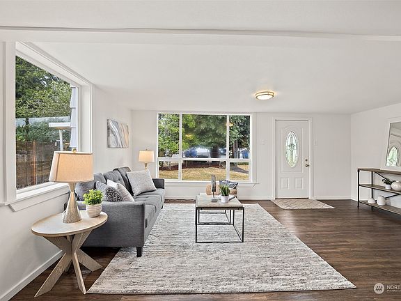 4th image of 20721 2nd Avenue S