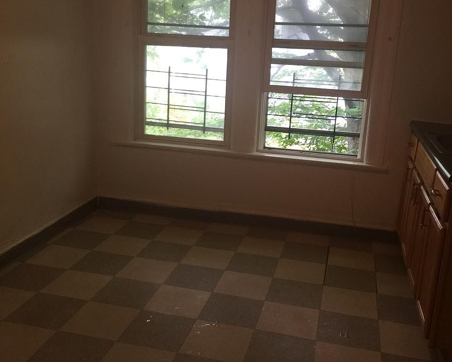 1st image of 326 Amherst St