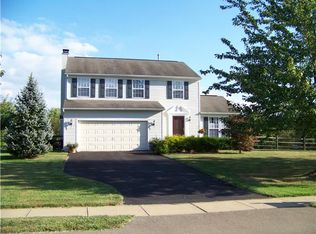 15 Caversham Dr, West Grove, PA 19390