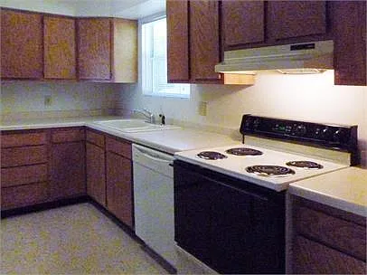 1251 S Fruitridge Ave — Photo 13