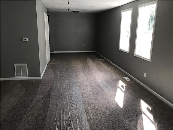 4th image of 2906 Seneca St