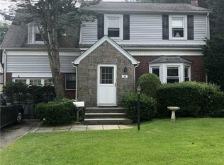 30 Linden Rd, Valley Stream, NY 11580