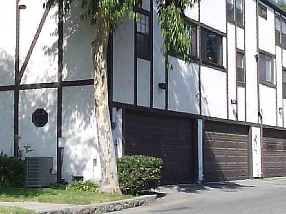 4th image of 111 E Rosewood Ct