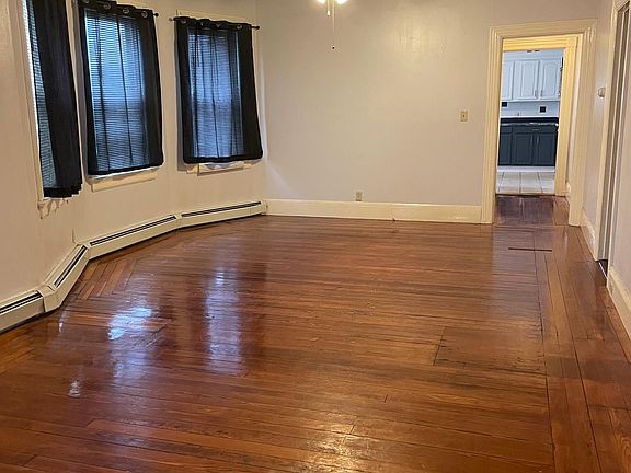 4th image of 132 Doyle Ave #1