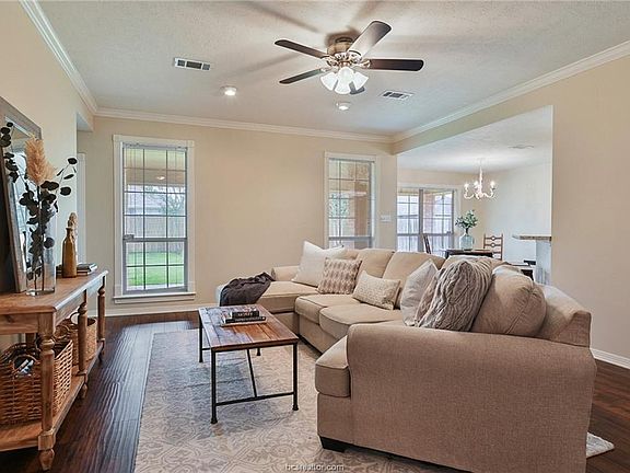 2nd image of 3740 Chantal Cir