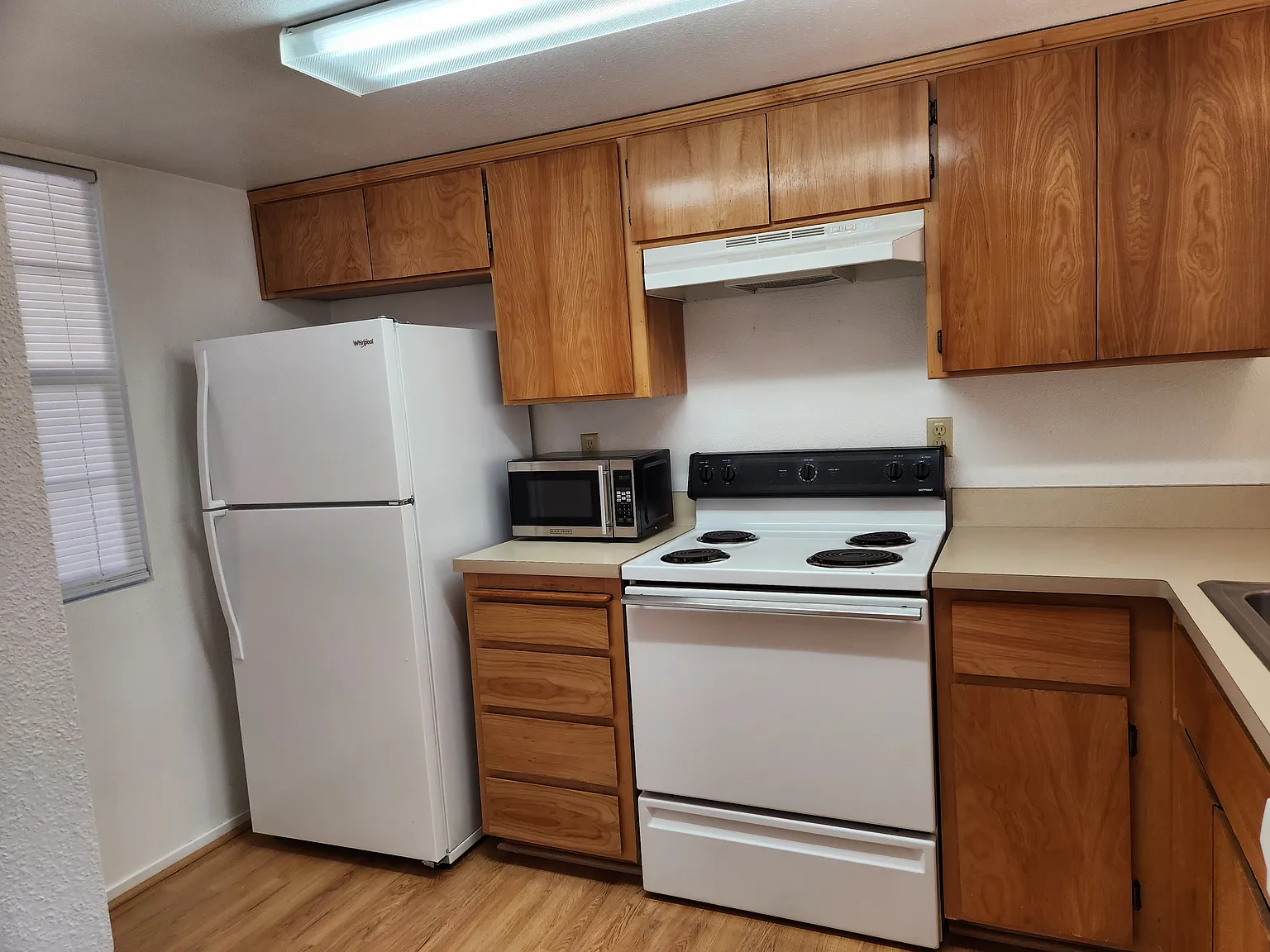 2 bed, 1.5 bath, 875 sqft, $1,550 — Photo 3