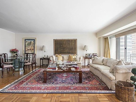 5th image of 118 E 60th St APT 24H
