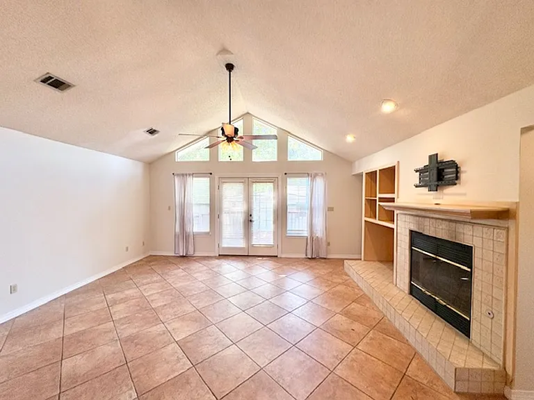 101 Meadow Woods Ln — Photo 7