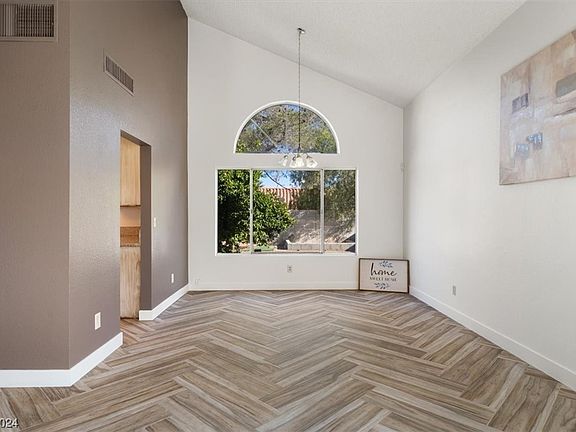 3rd image of 8384 Huxley St