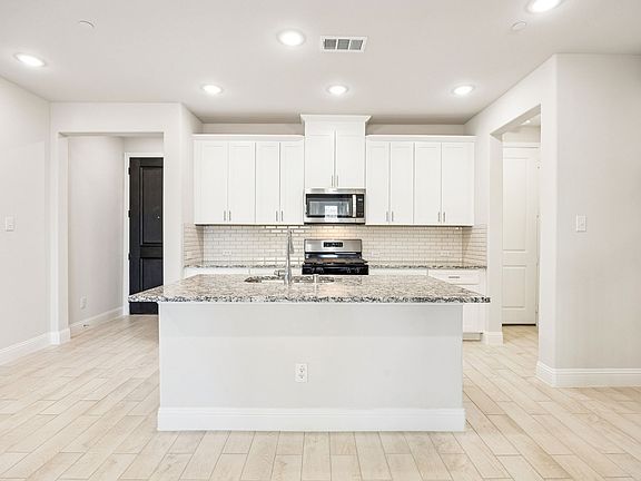 2nd image of 912 Heart Reef Rd