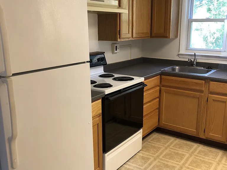 112 W Highland Ave — Photo 2