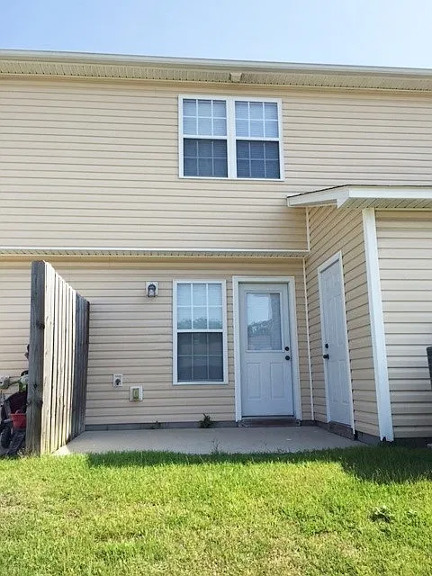 2 bed, 2.5 bath, $1,150 — Photo 3